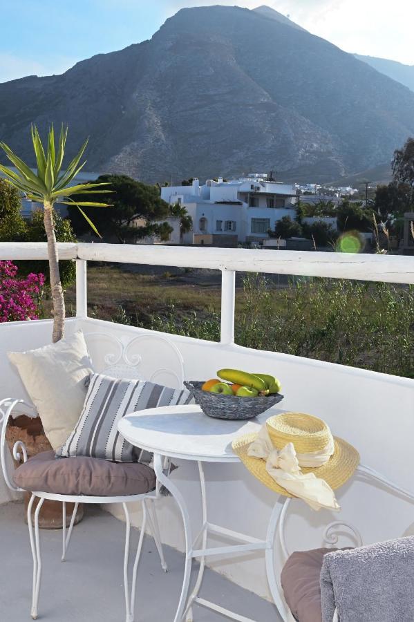 Villa Maina Kamári Екстериор снимка