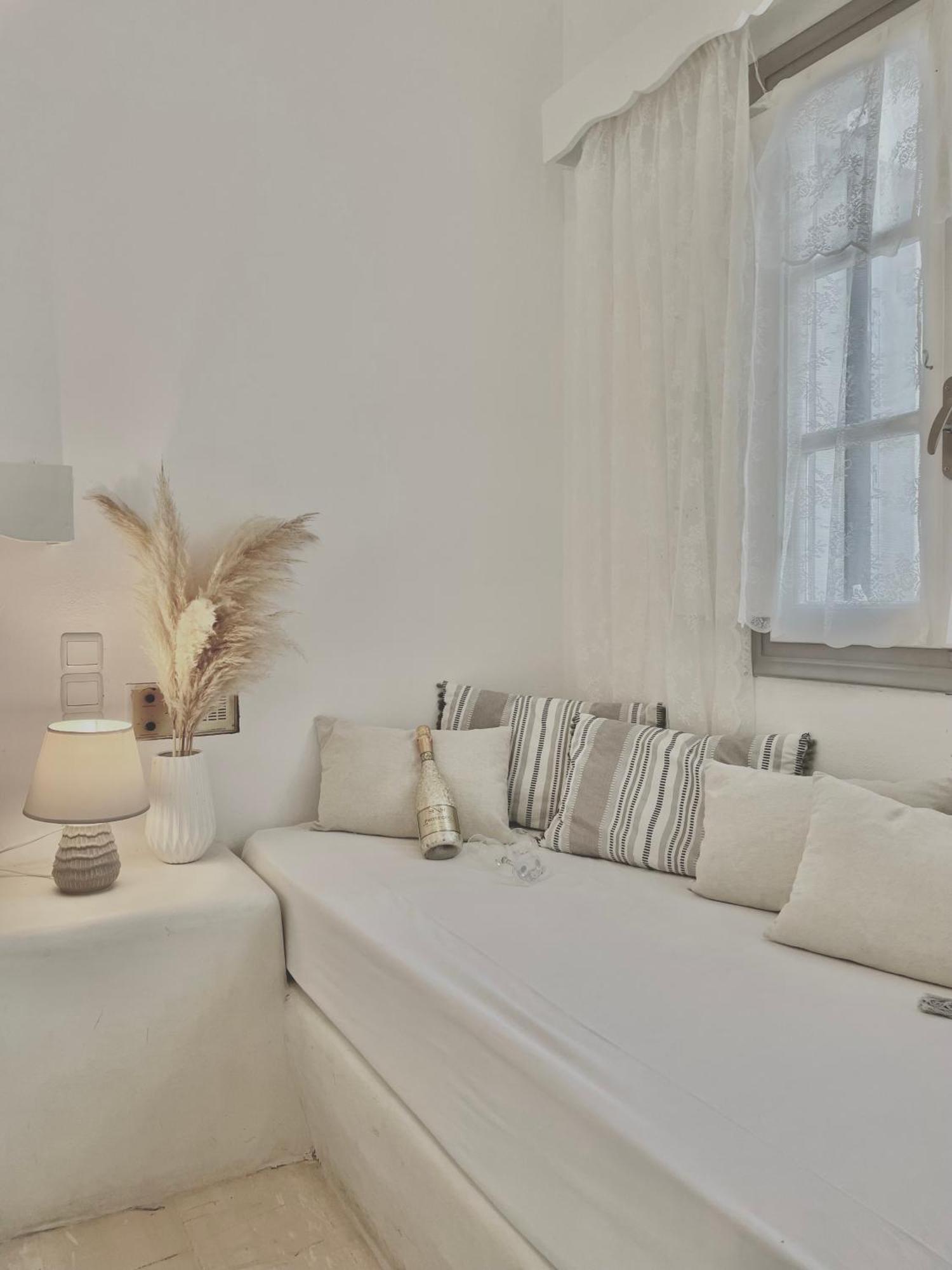 Villa Maina Kamári Екстериор снимка